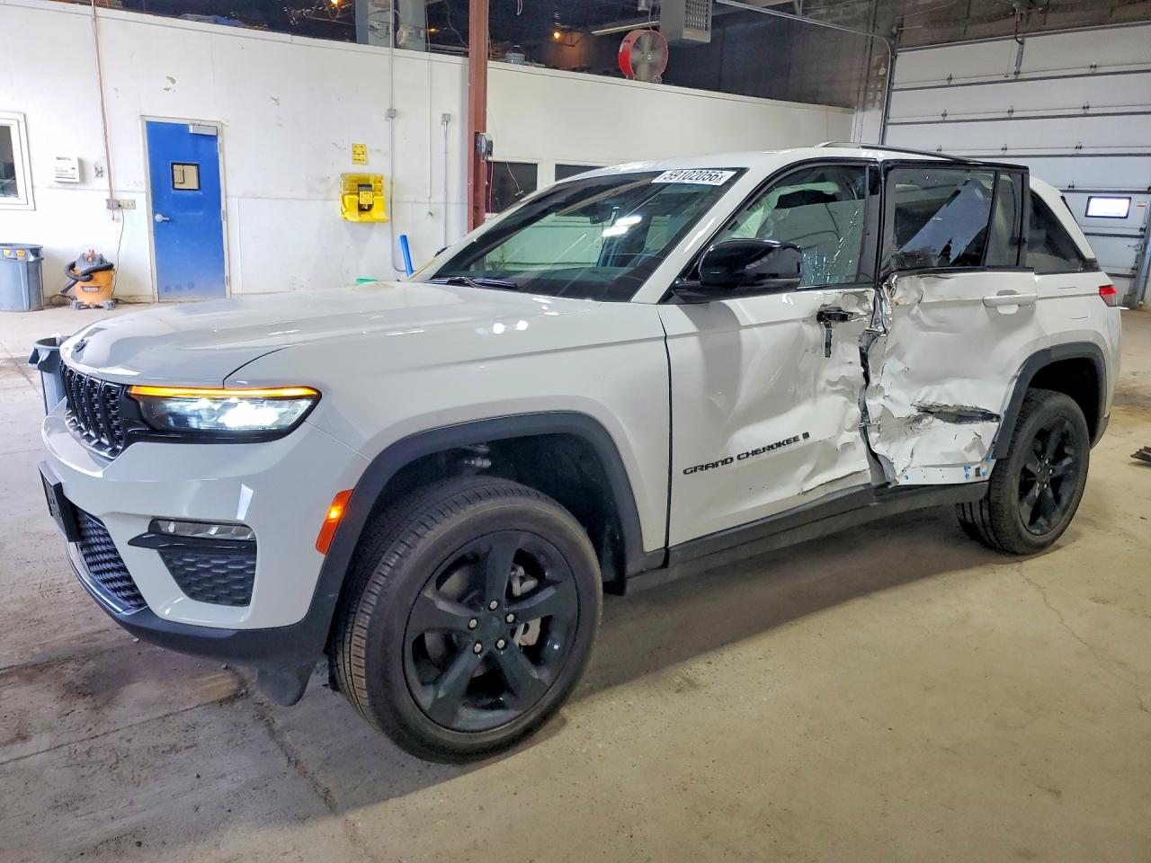2025 Jeep Grand Cherokee Limited, VIN 1C4RJHBG7SC283611 — Бок