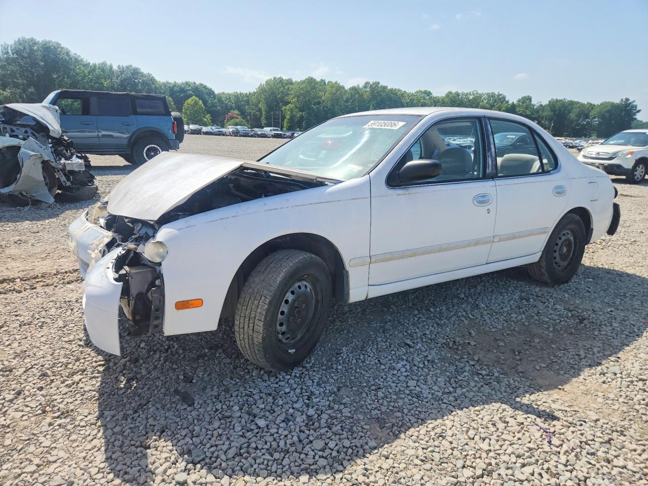 1997 Nissan Altima XE, VIN 1N4BU31D8VC164463 — Перед