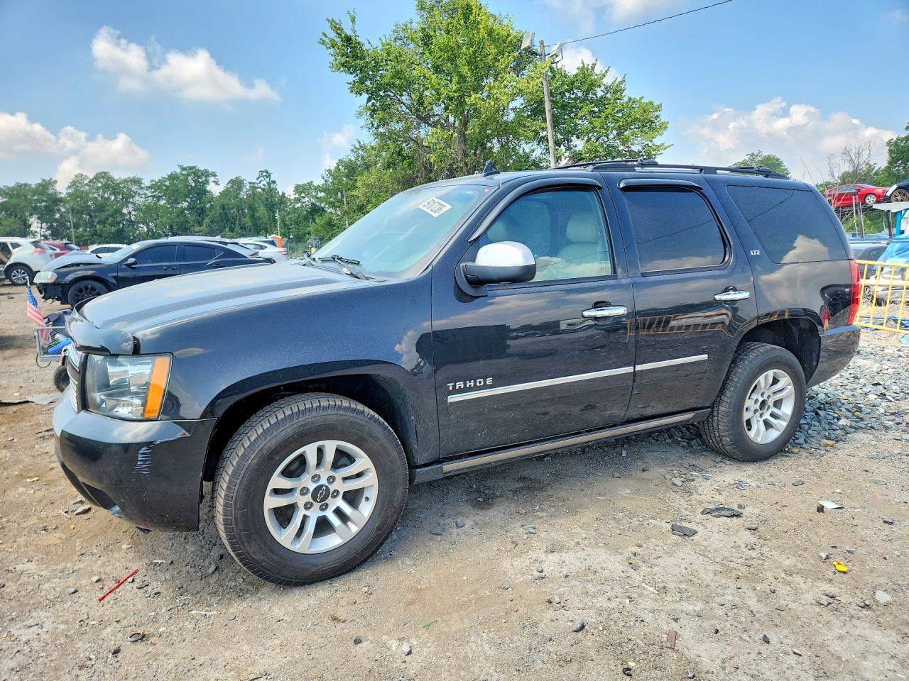 2012 Chevrolet Tahoe LTZ, VIN 1GNSKCE02CR209373 — Minor dents and scratches