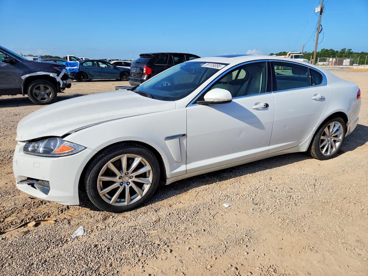 2015 Jaguar XF T Premium, VIN SAJWA0FS2FPU68426 — Front end