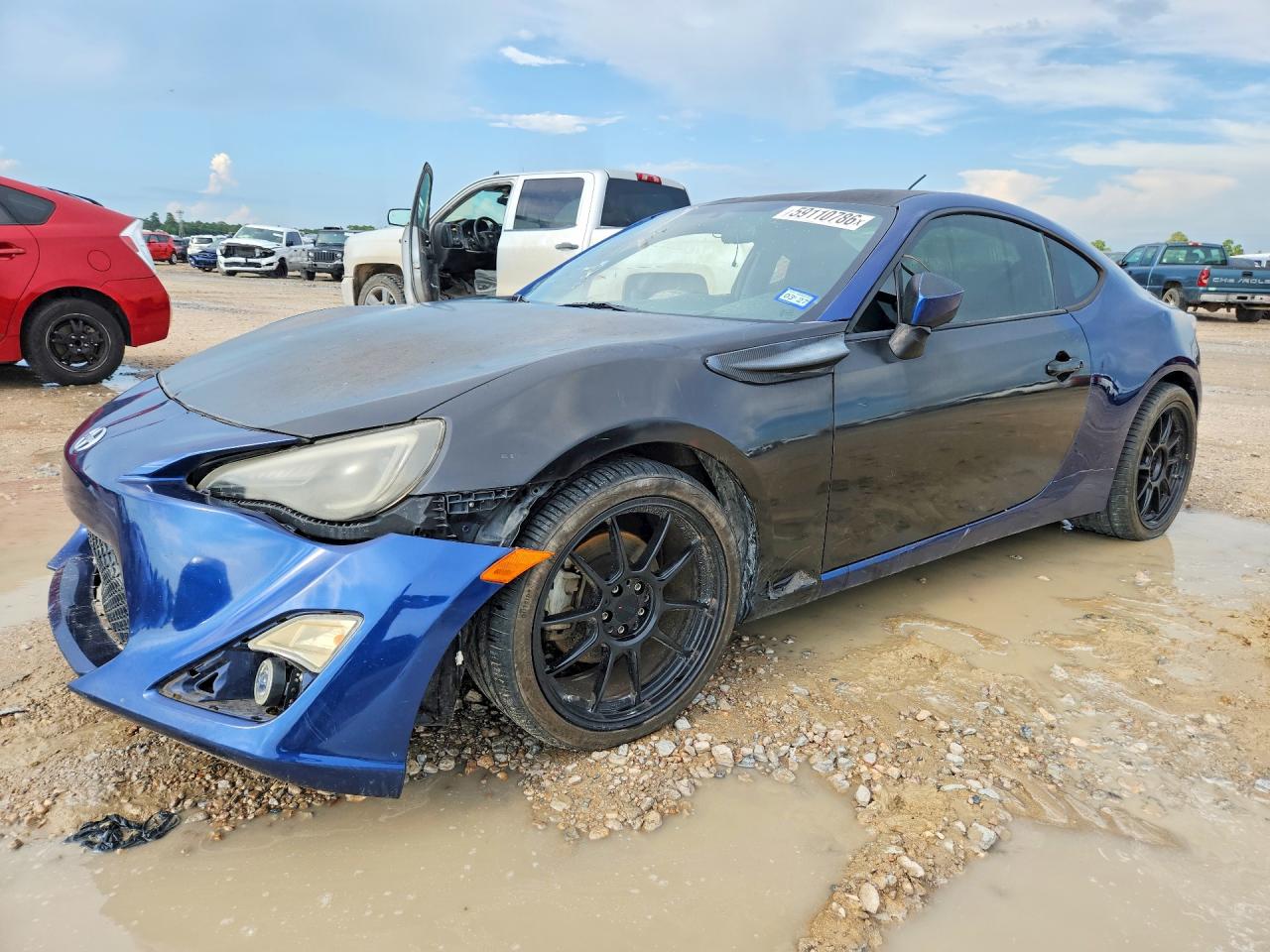 2013 Scion FR-S 10 Series, VIN JF1ZNAA15D1716470 — Бок
