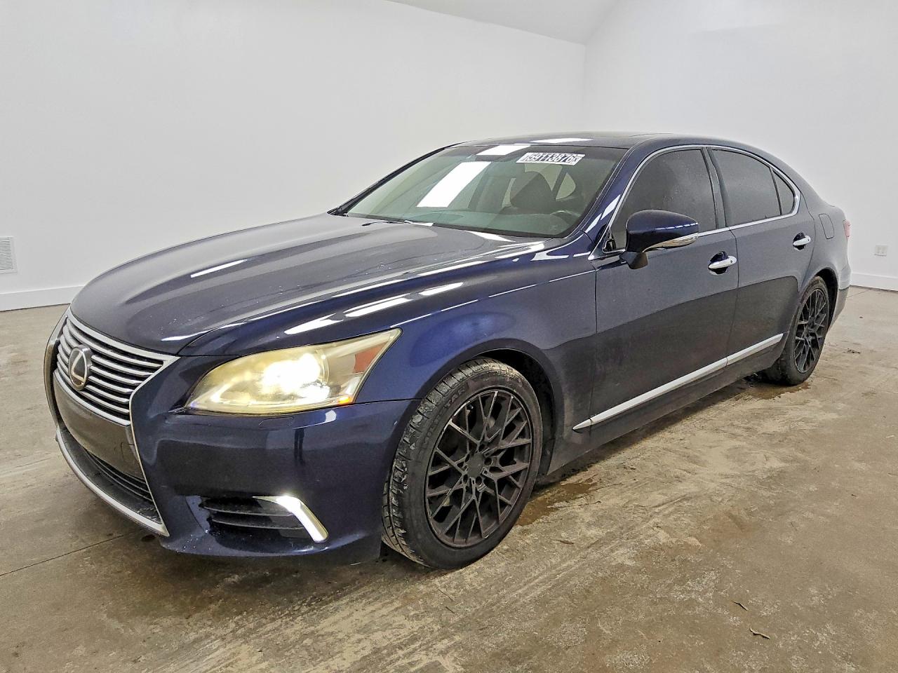 2013 Lexus LS 460, VIN JTHBL5EF2D5121842 — Minor dents and scratches