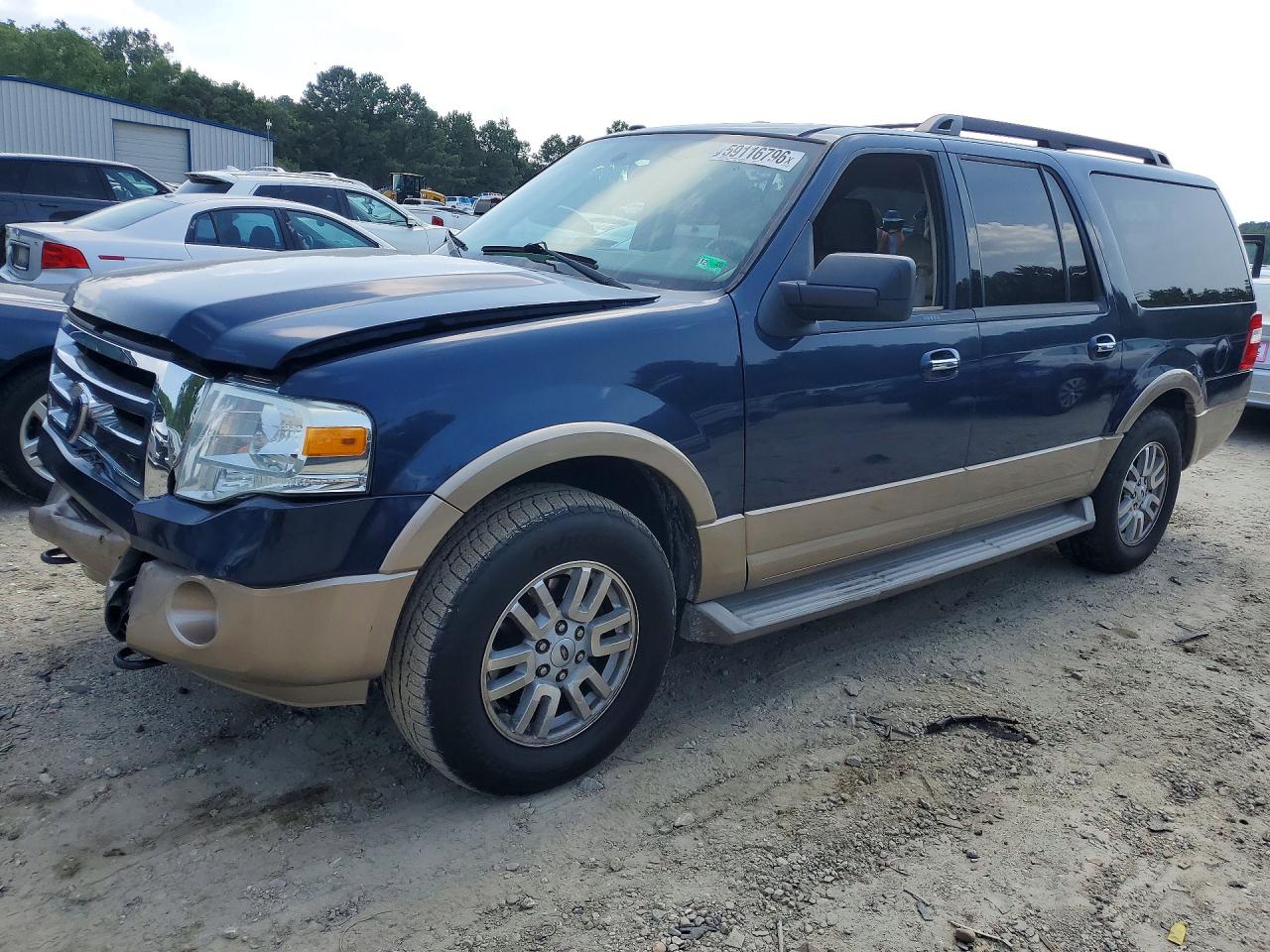 2014 Ford Expedition Max XLT, VIN 1FMJK1J56EEF36133 — Front end