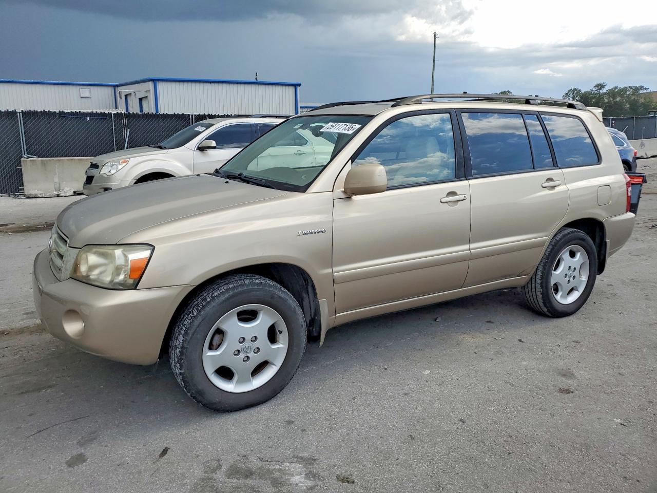 2005 Toyota Highlander, VIN JTEDP21A450051939 — Minor dents and scratches