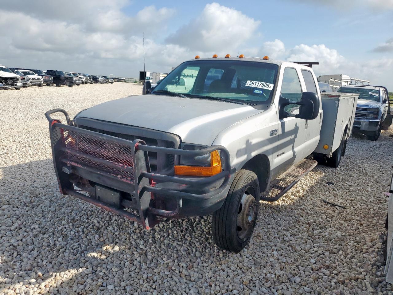 2000 Ford F-550 XL, VIN 1FDAW56FXYEC36029 — Перед