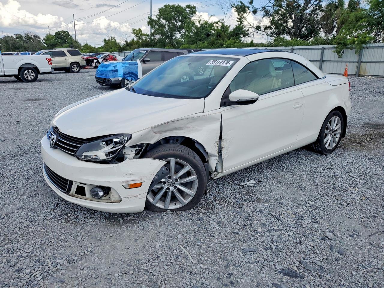 2013 Volkswagen Eos Sport, VIN WVWBW8AH3DV007611 — Front end