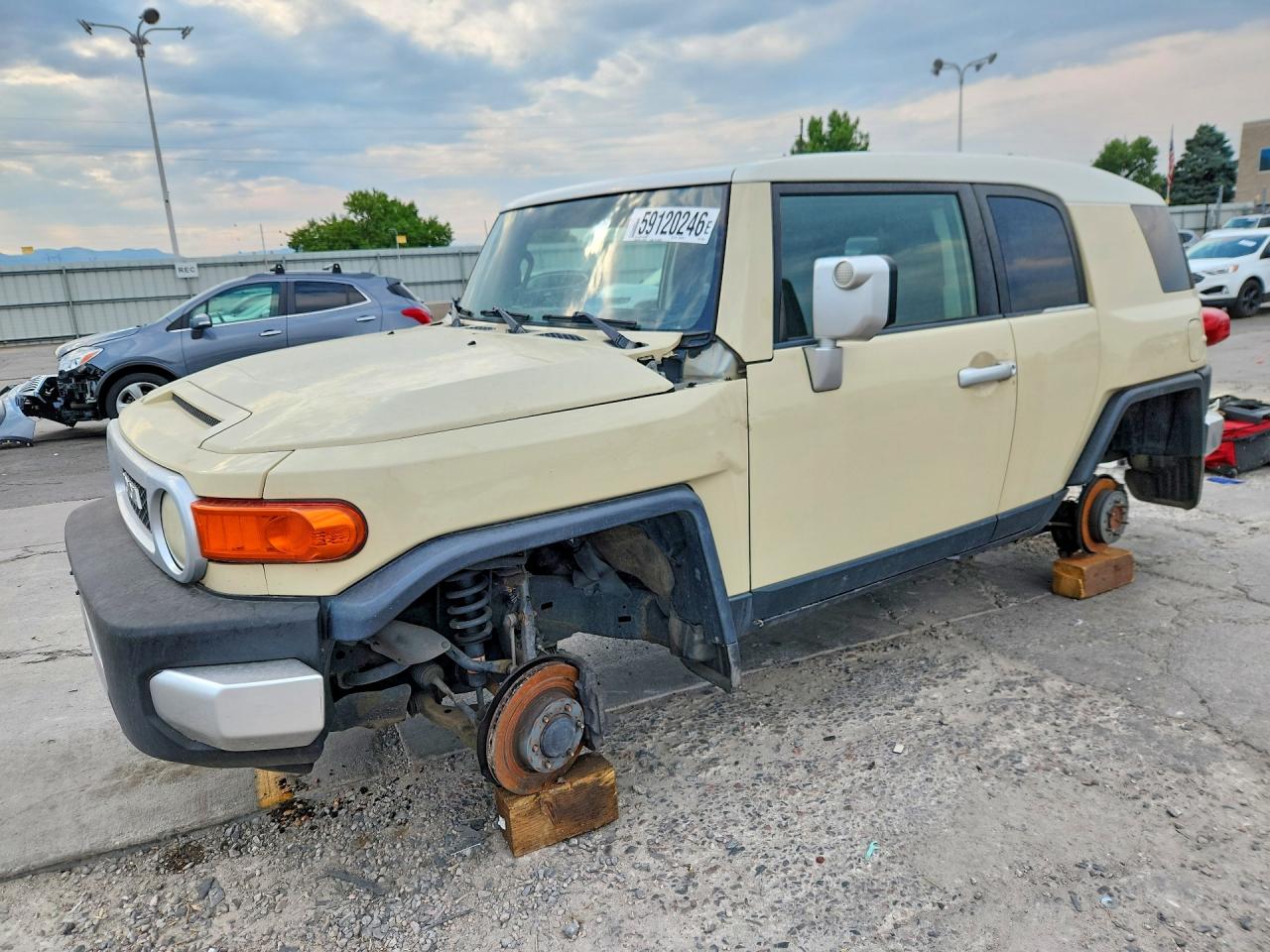 2009 Toyota FJ Cruiser, VIN JTEBU11F29K058887 — Вандализм