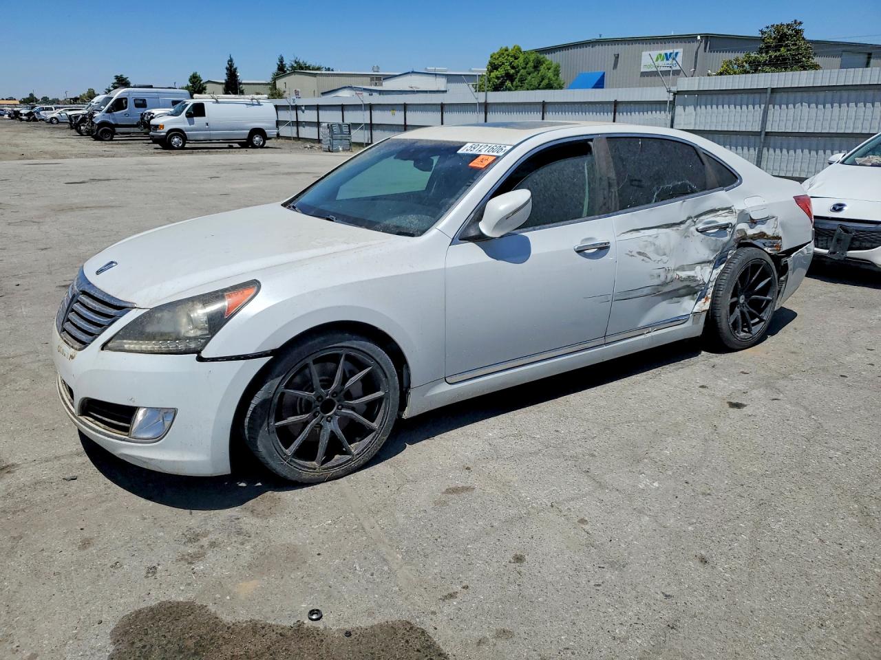 2014 Hyundai Equus Signature, VIN KMHGH4JH6EU075087 — Side