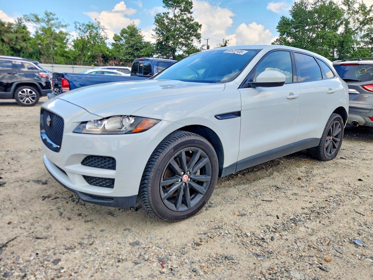 2019 Jaguar F-Pace 25t Prestige, VIN SADCK2GX2KA362337 — Front end