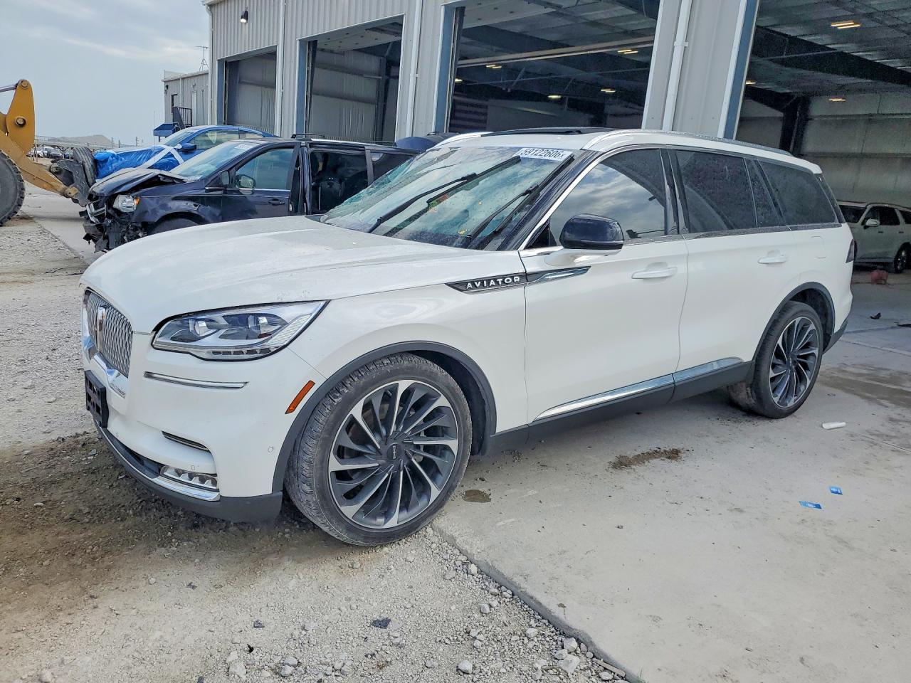 2024 Lincoln Aviator Reserve, VIN 5LM5J7XC1RGL08691 — Side