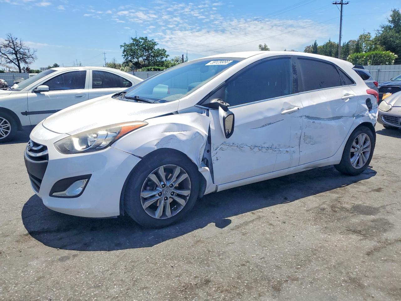 2014 Hyundai Elantra, VIN KMHD35LH7EU185974 — Side