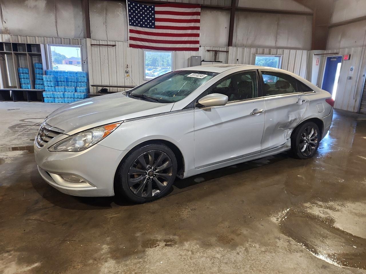 2011 Hyundai Sonata SE, VIN 5NPEC4AC2BH252660 — Side
