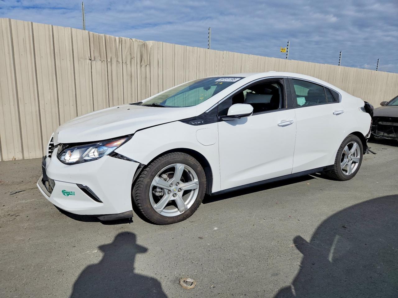 2017 Chevrolet Volt LT, VIN 1G1RC6S56HU118299 — Front end