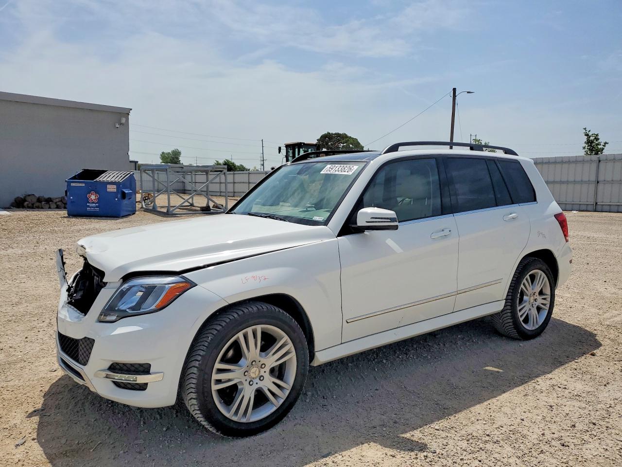 2015 Mercedes-Benz GLK 350, VIN WDCGG8JB3FG403196 — Front end