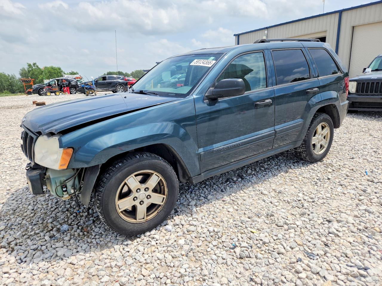 2005 Jeep Grand Cherokee Laredo, VIN 1J4GR48K95C716736 — Front end