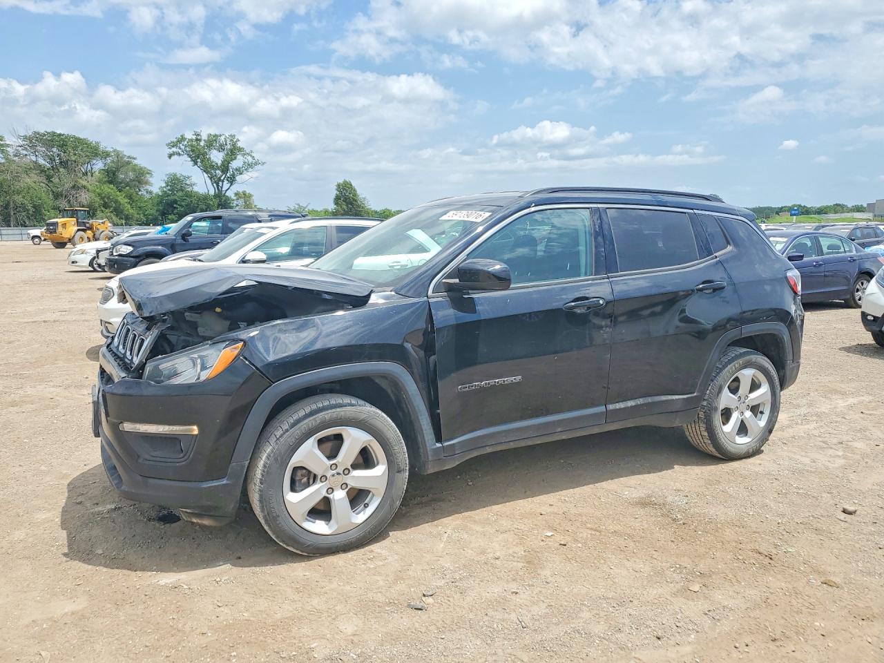 2020 Jeep Compass Latitude, VIN 3C4NJDBB7LT117025 — Front end
