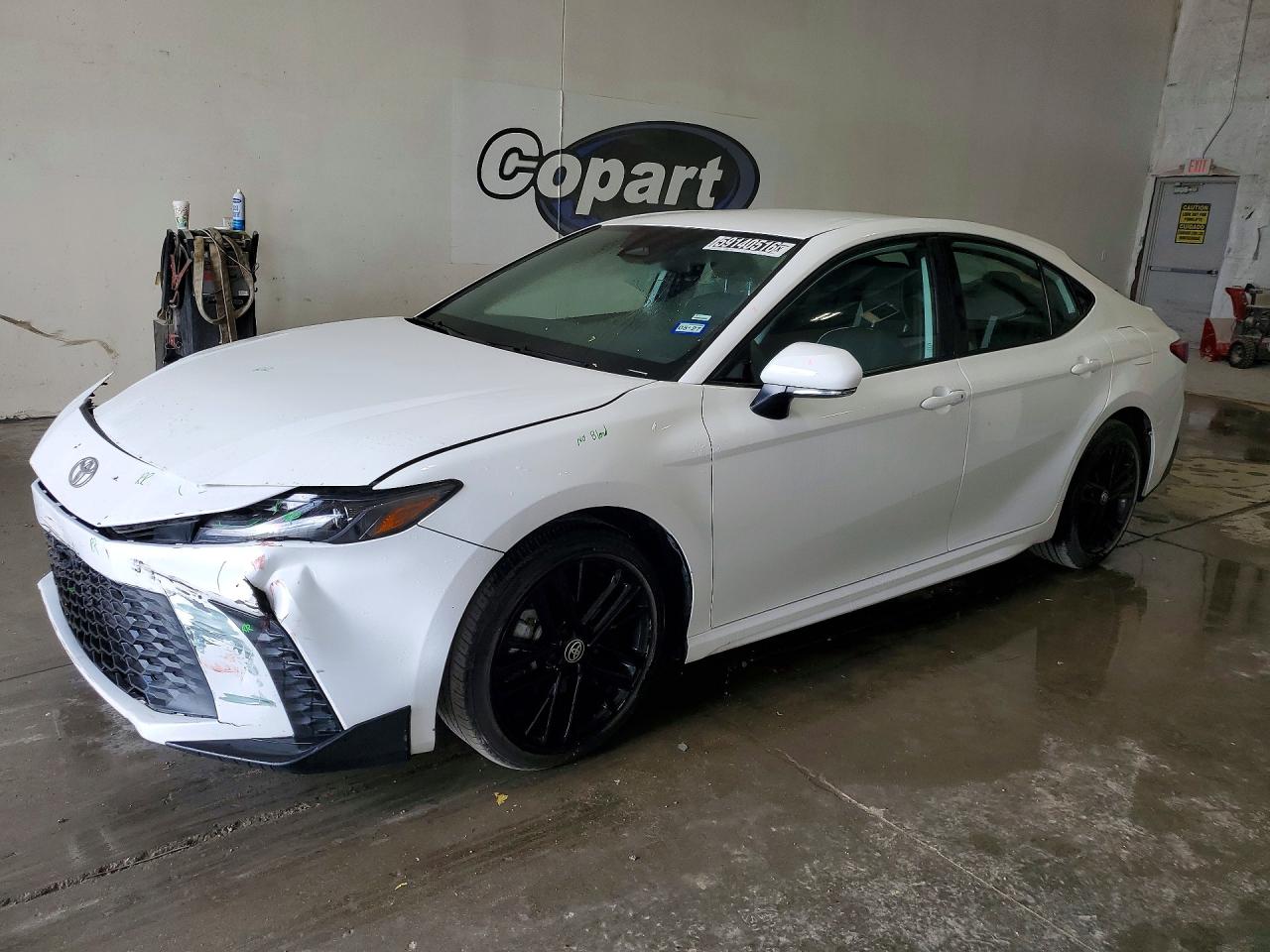 2025 Toyota Camry SE, VIN 4T1DAACK7SU166279 — Перед
