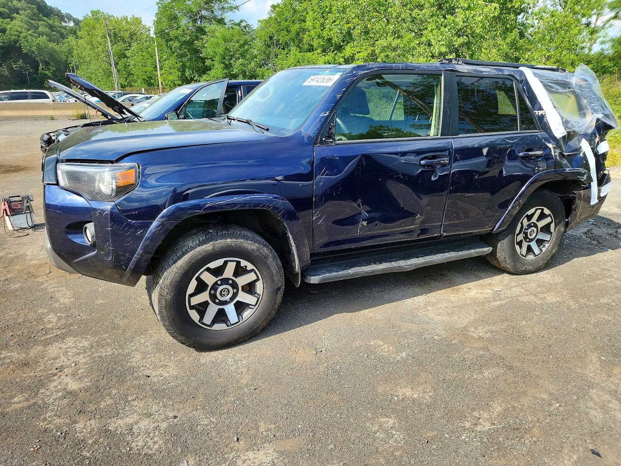 2019 Toyota 4Runner TRD Off Road Premium, VIN JTEBU5JR9K5610939 — Rear end