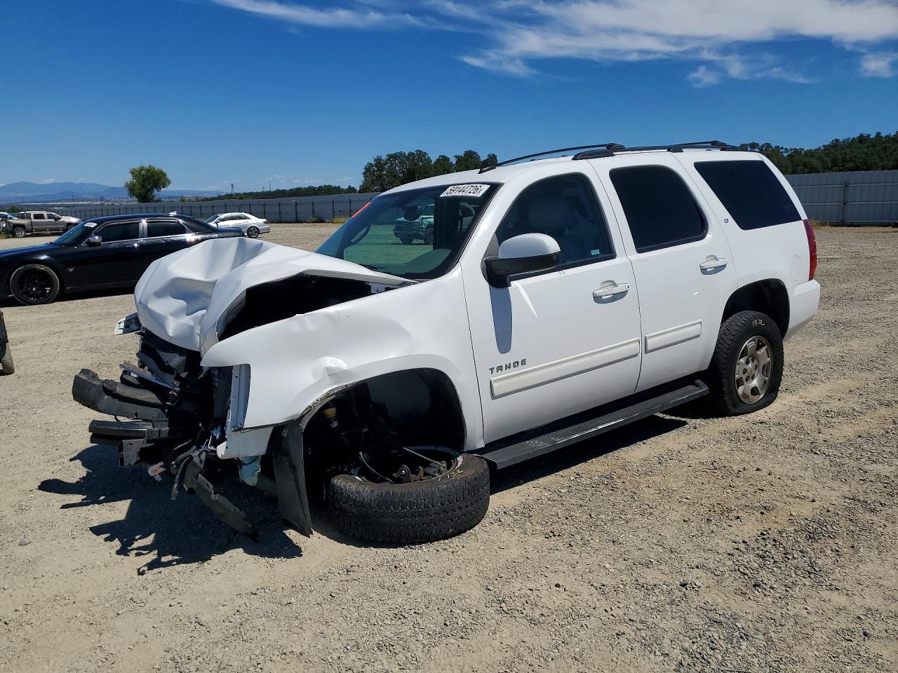 2014 Chevrolet Tahoe LT, VIN 1GNSCBE00ER231477 — Перед