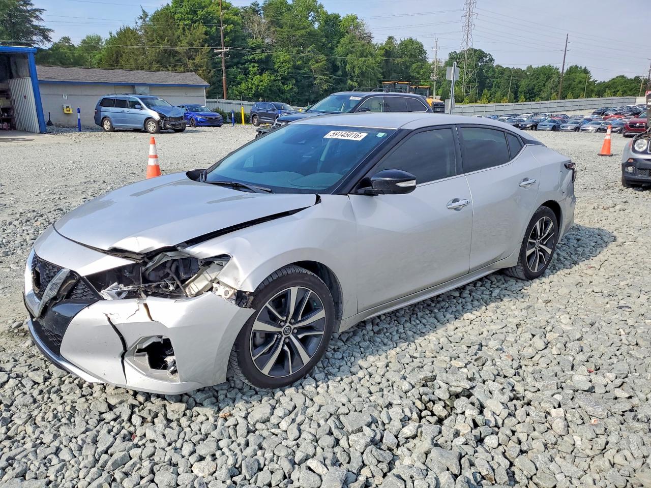 2020 Nissan Maxima SV, VIN 1N4AA6CV6LC364380 — Front end