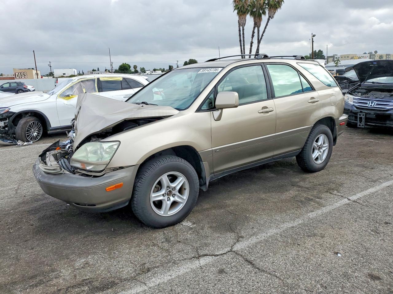 2001 Lexus RX 300, VIN JTJGF10U510112149 — Front end
