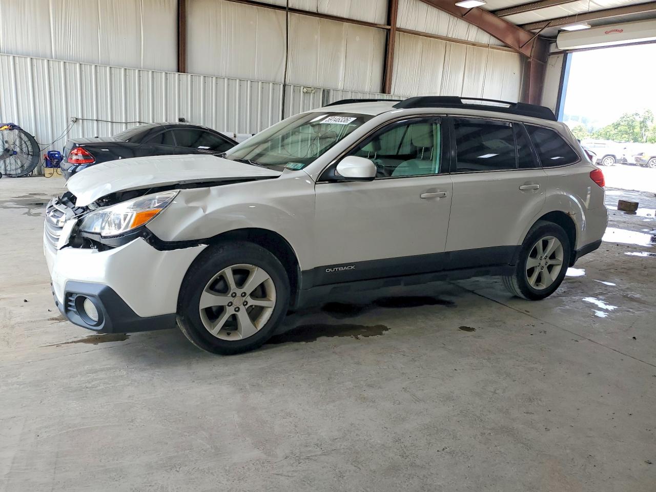 2014 Subaru Outback Premium, VIN 4S4BRBCC9E3213045 — Front end