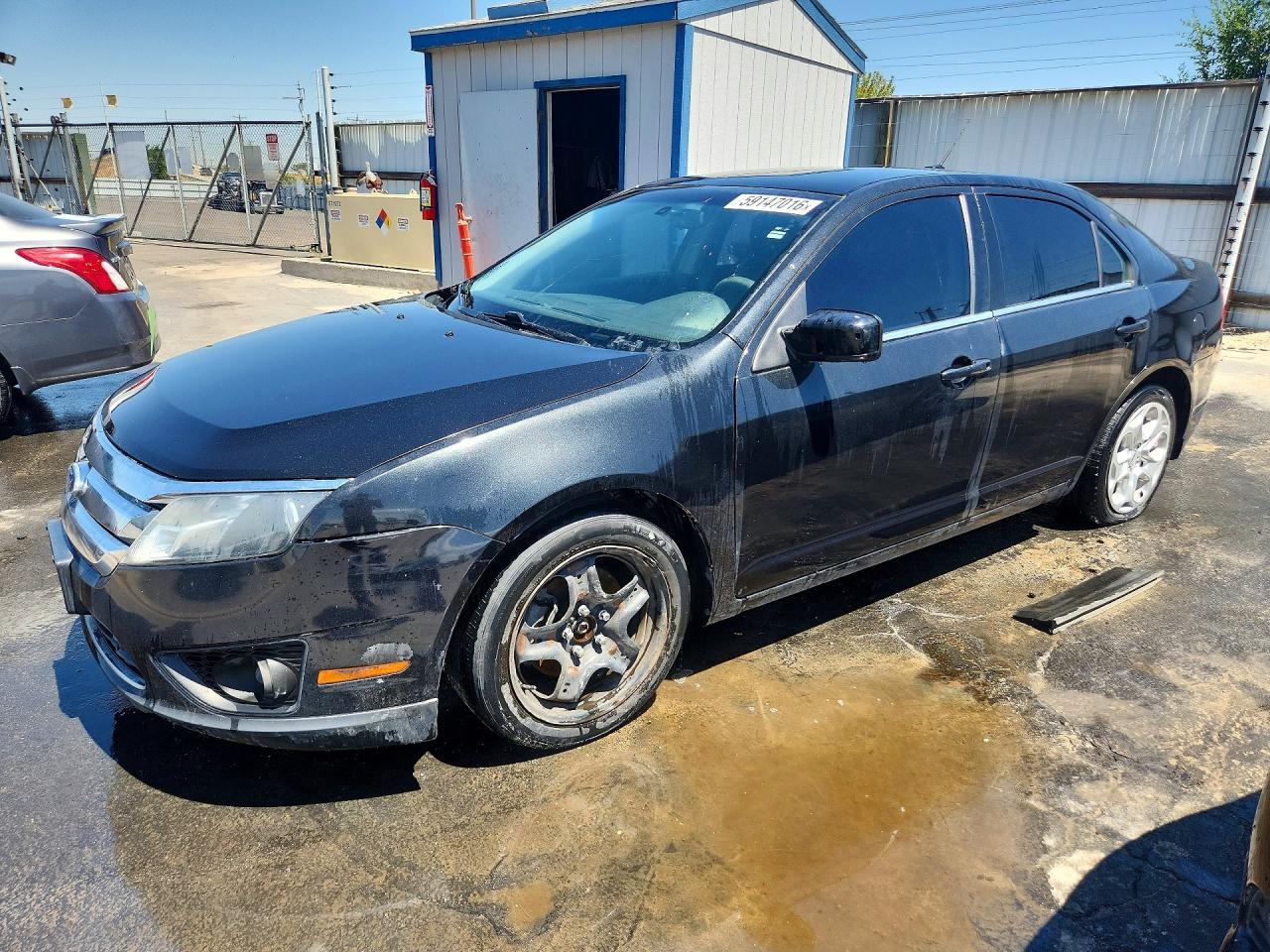 2011 Ford Fusion SE, VIN 3FAHP0HA2BR150132 — Side