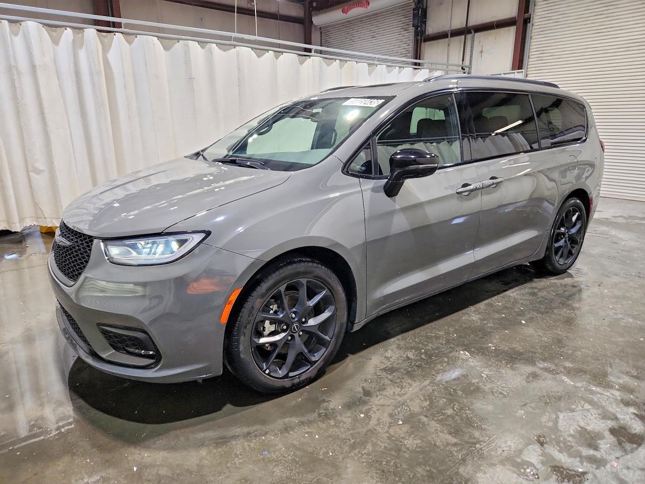 2025 Chrysler Pacifica Limited, VIN 2C4RC1GG5SR549189 — Hail