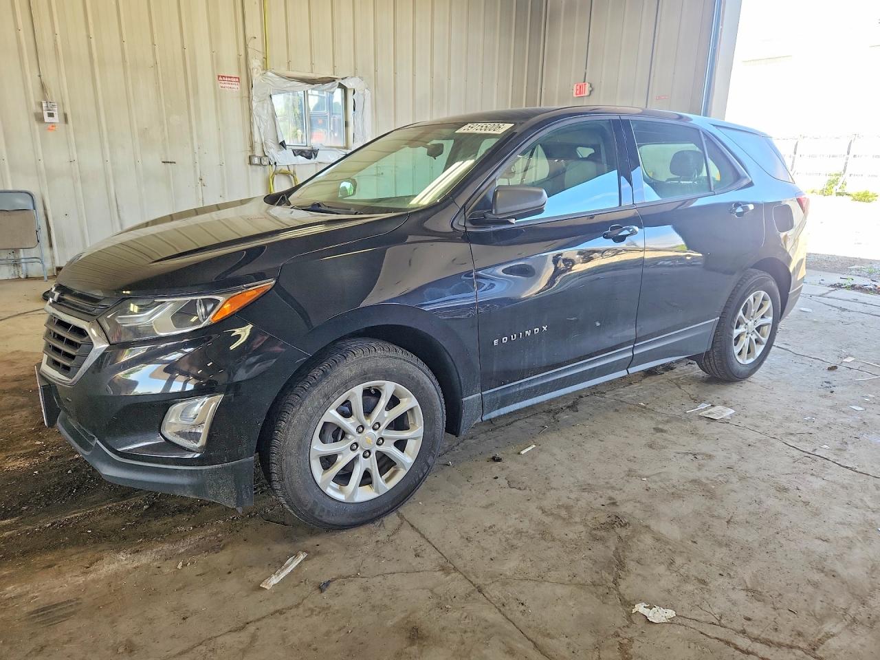 2019 Chevrolet Equinox LS, VIN 2GNAXHEV4K6284172 — Зад