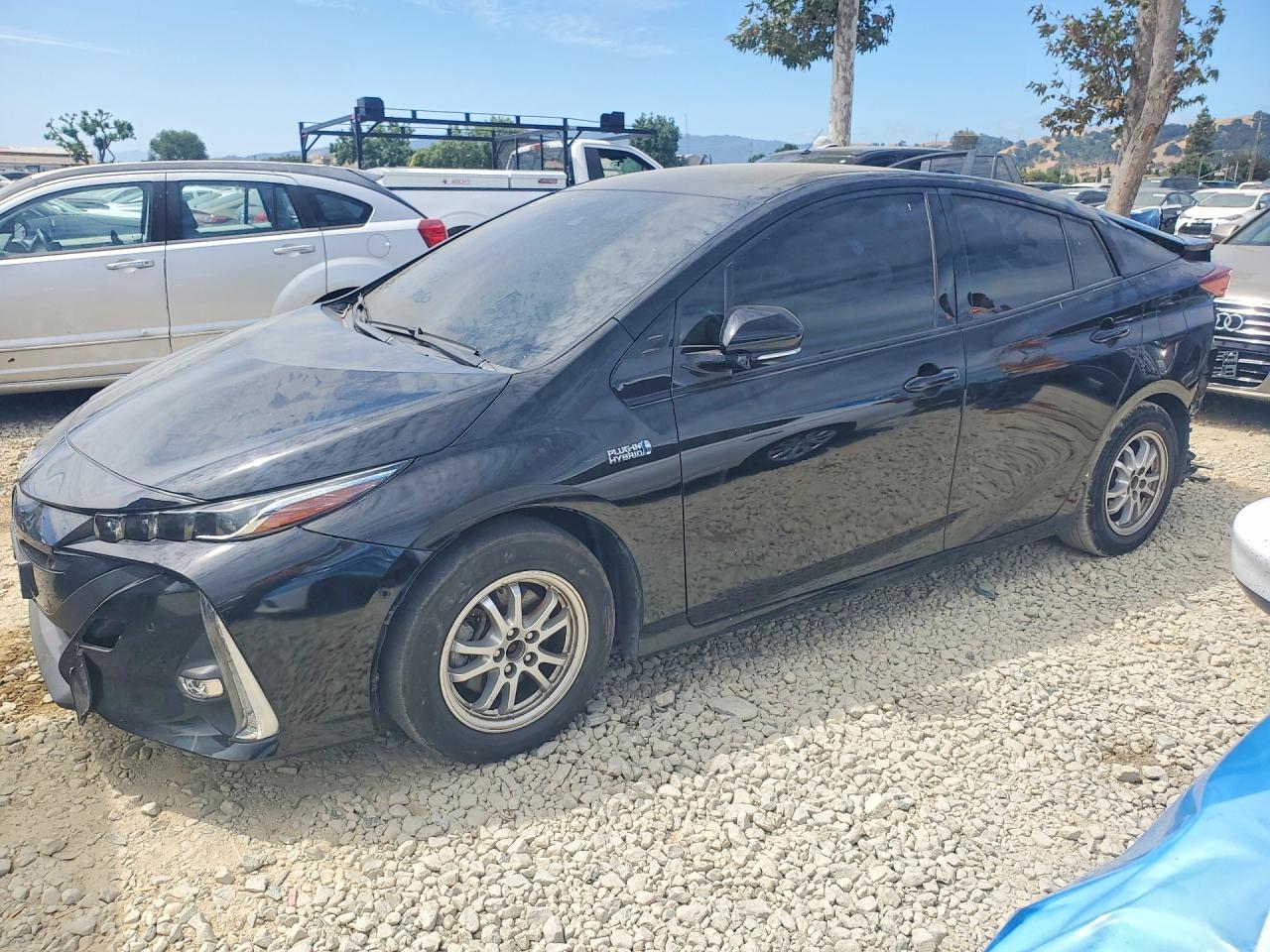 2020 Toyota Prius XLE, VIN JTDKARFP5L3154639 — Auction photo