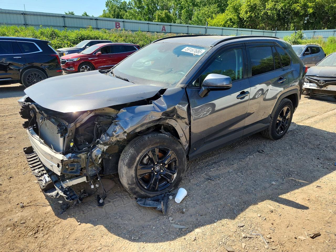 2021 Toyota RAV4 XLE, VIN 2T3P1RFVXMW150573 — Front end