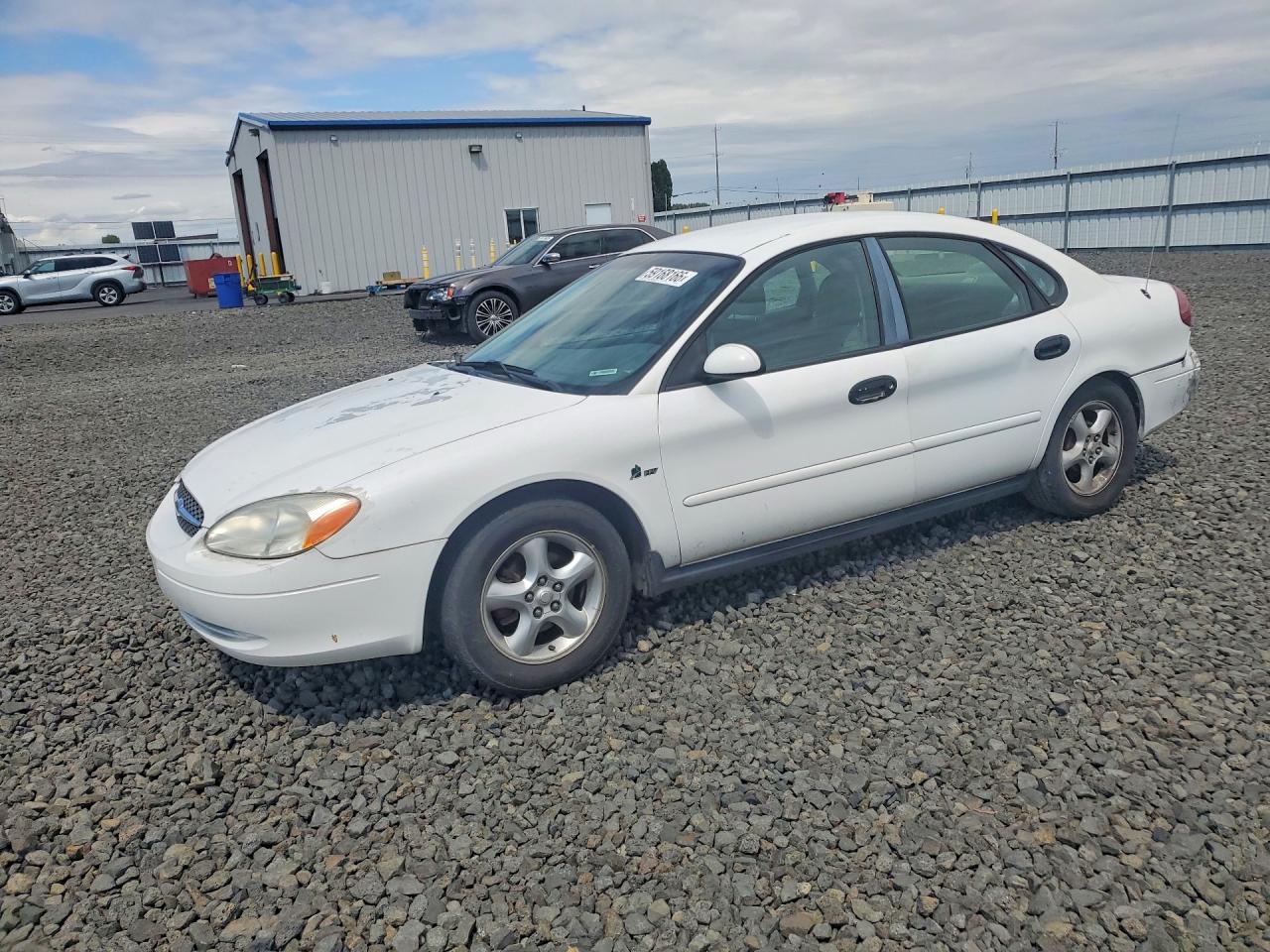 2000 Ford Taurus SES, VIN 1FAFP5527YG171866 — Rear end