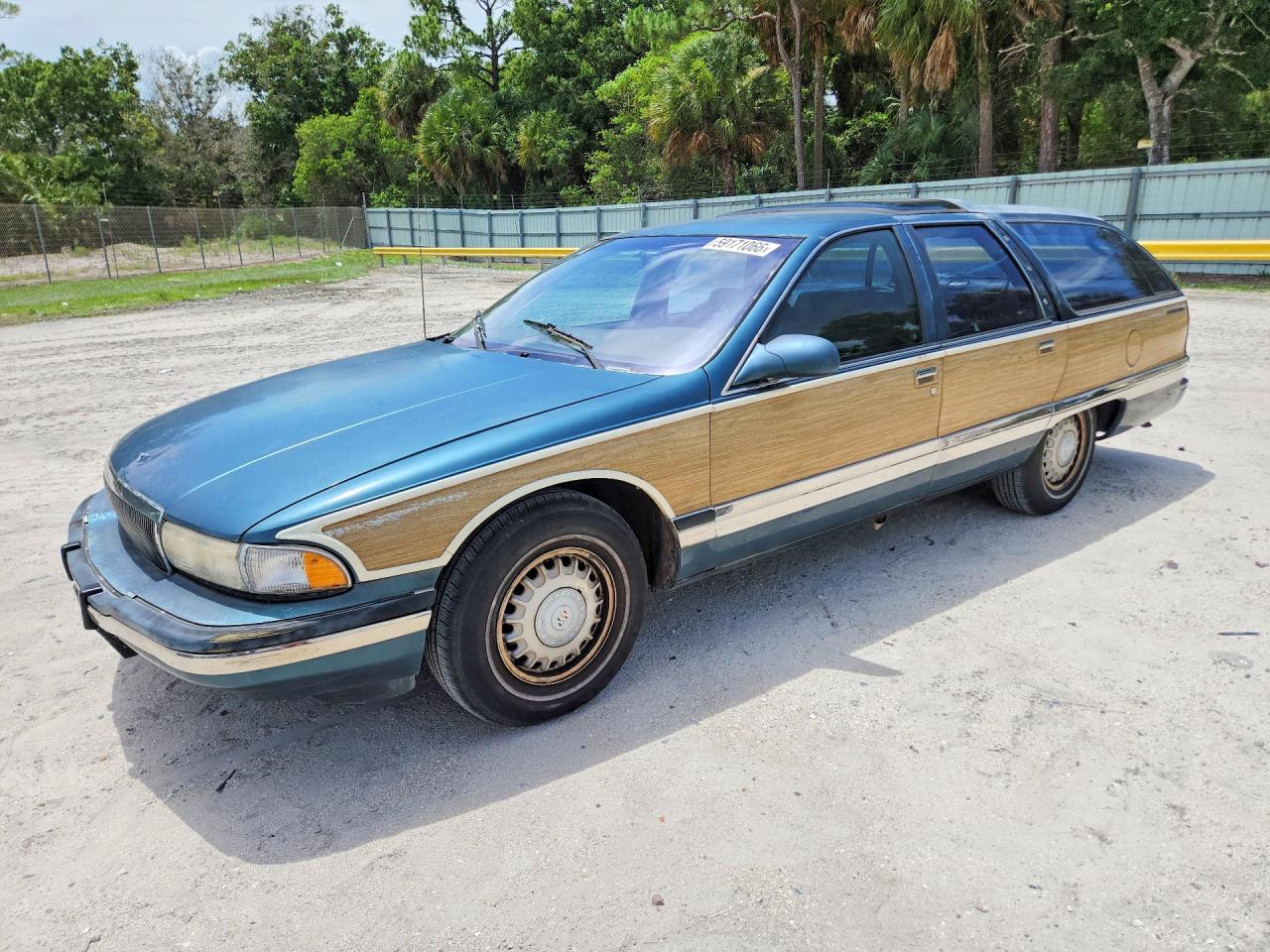 1995 Buick Roadmaster Estate, VIN 1G4BR82P8SR416654 — Front end