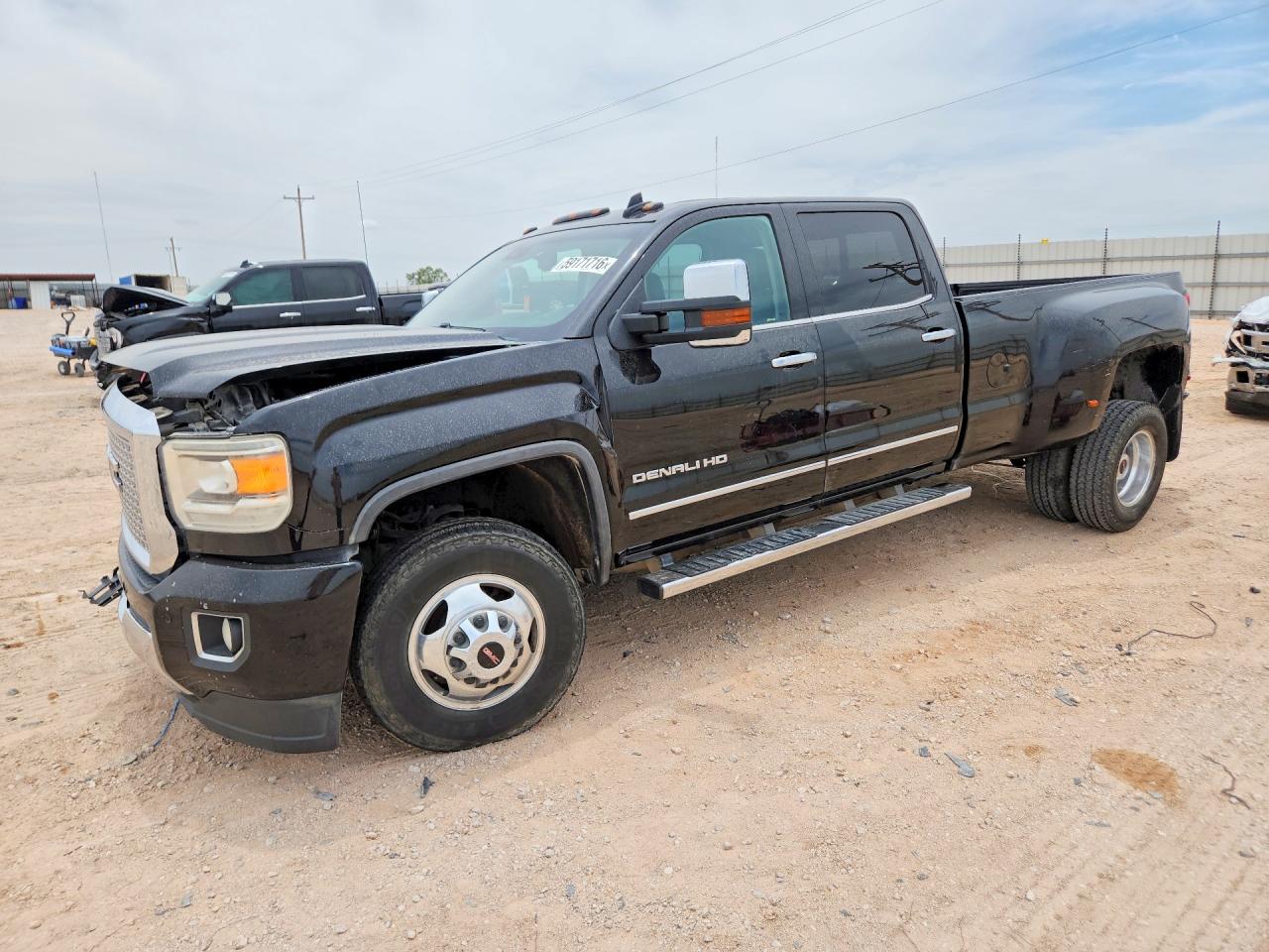 2016 GMC Sierra 3500HD Denali, VIN 1GT42YE89GF128771 — Front end