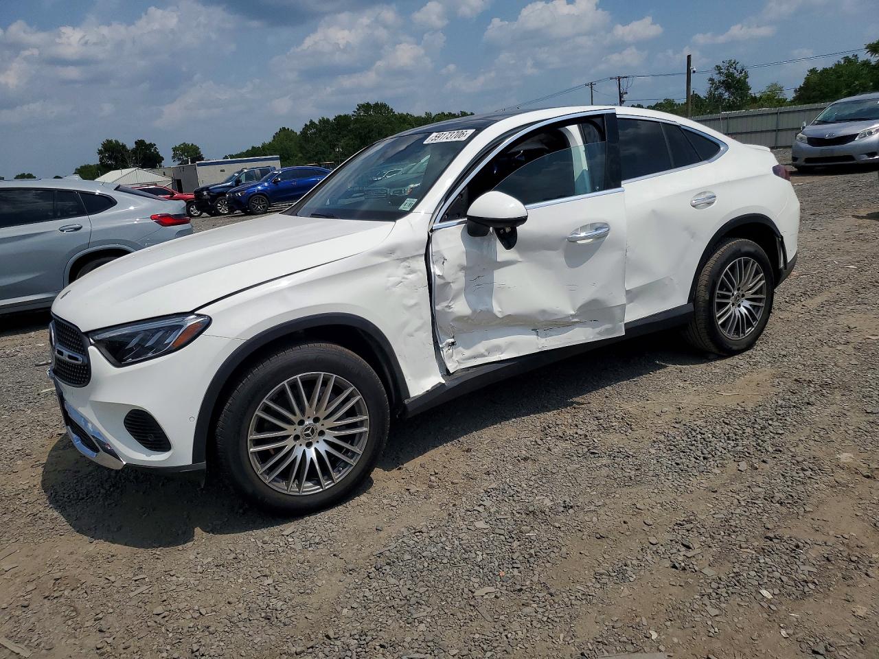 2026 Mercedes-Benz GLC 300, VIN W1NKJ4HB4TF516620 — Бок
