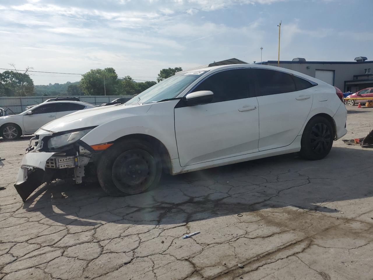 2017 Honda Civic LX, VIN 19XFC2F50HE001670 — Фото с аукциона
