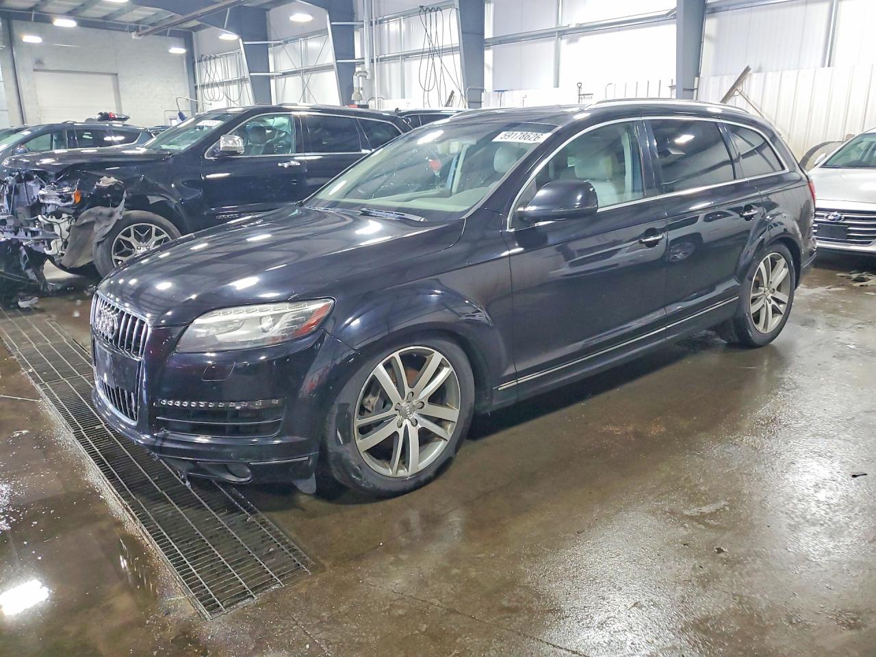2010 Audi Q7 Prestige, VIN WA1VMAFE5AD002706 — Side