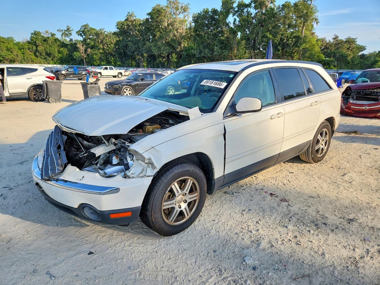2007 Chrysler Pacifica Touring, VIN 2A8GF68X17R263589 — Front end