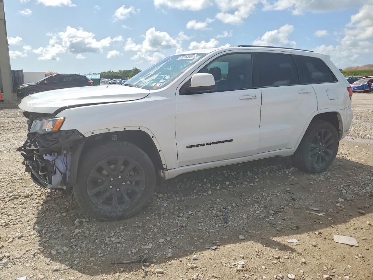 2019 Jeep Grand Cherokee Altitude, VIN 1C4RJFAG8KC546520 — Front end