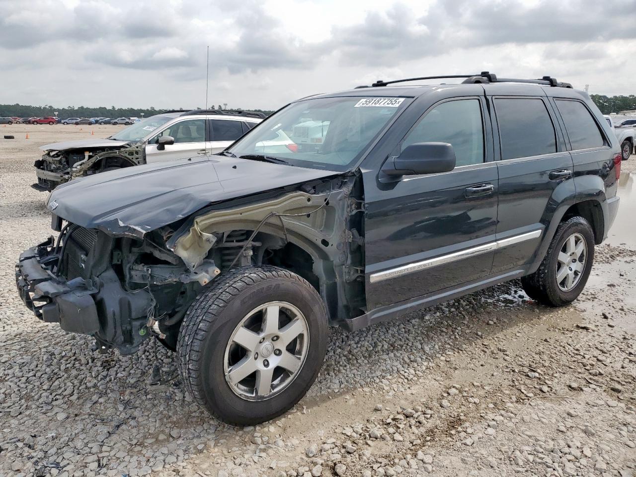 2010 Jeep Grand Cherokee Laredo, VIN 1J4PR4GK6AC124609 — Front end