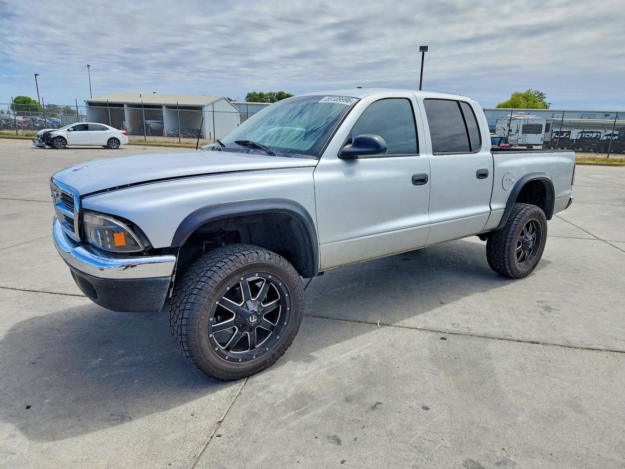 2004 Dodge Dakota SLT, VIN 1D7HG48N24S717764 — Front end