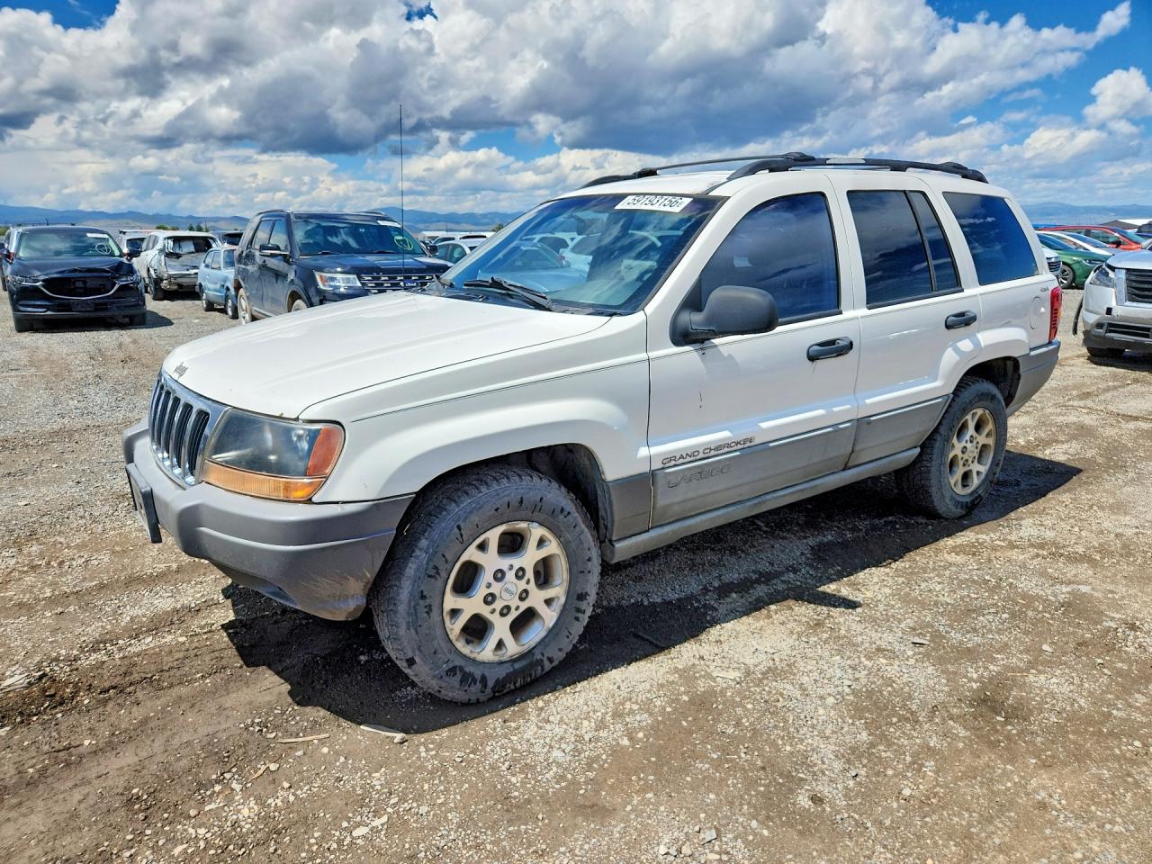 2000 Jeep Grand Cherokee Laredo, VIN 1J4GW48S7YC111837 — Normal wear