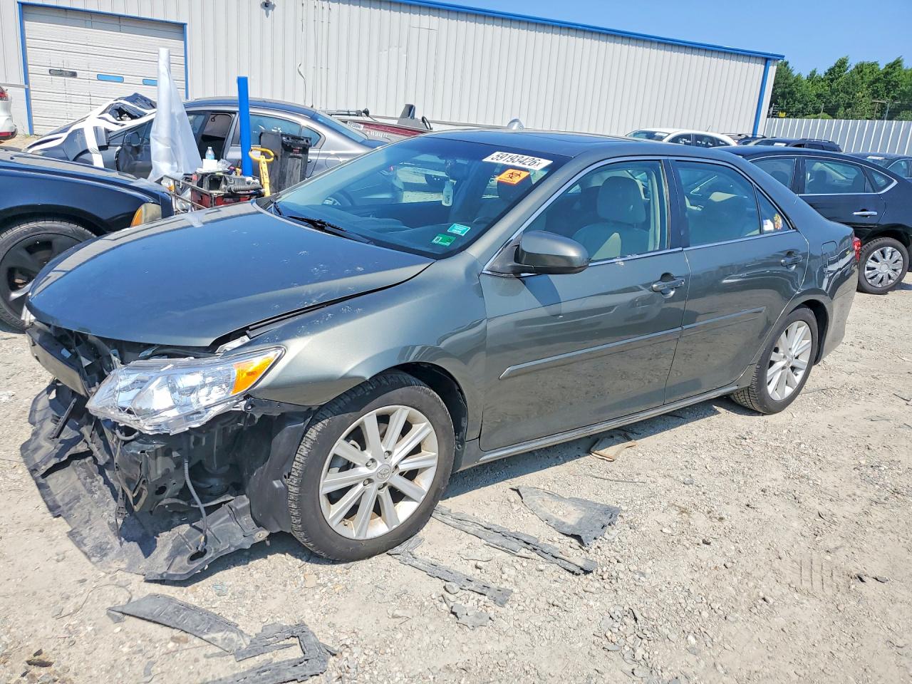 2014 Toyota Camry SE, VIN 4T1BK1FKXEU542798 — Front end