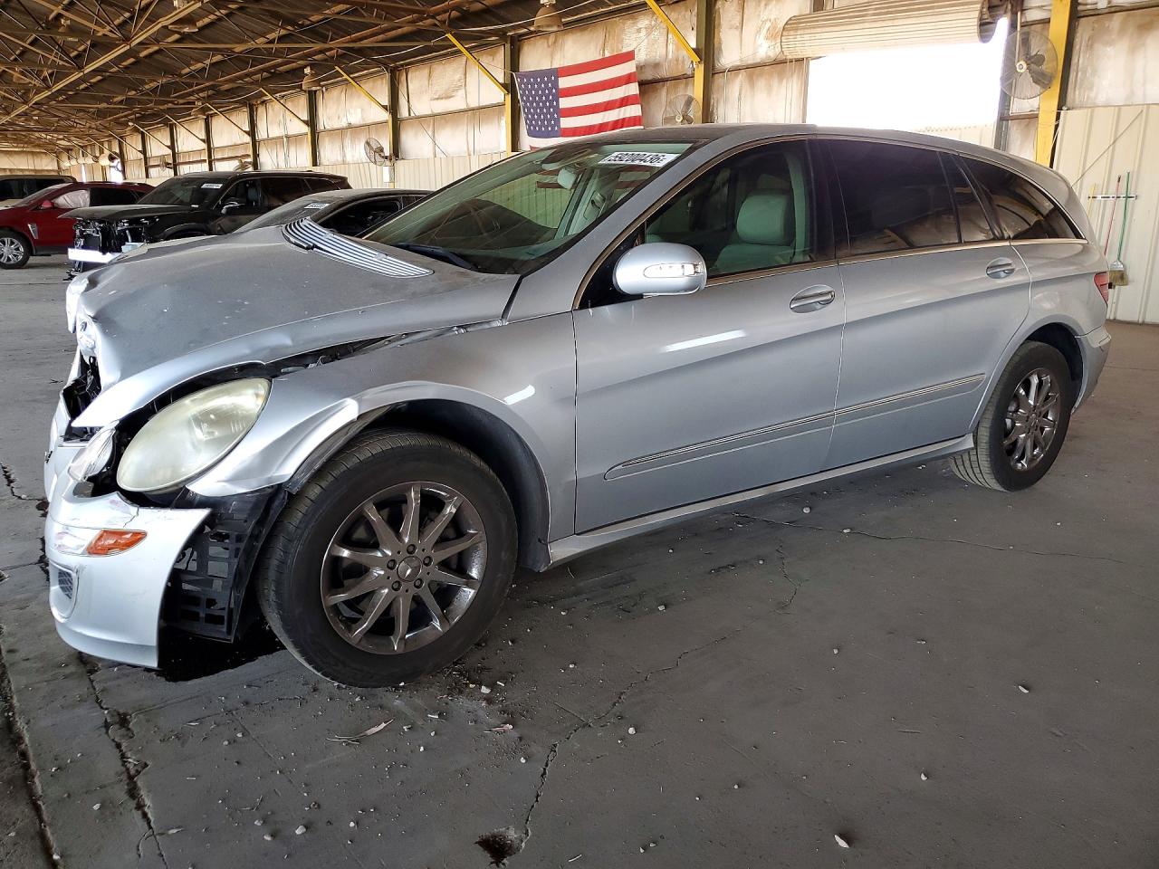 2007 Mercedes-Benz R 3.5L, VIN 4JGCB65E97A052757 — Front end