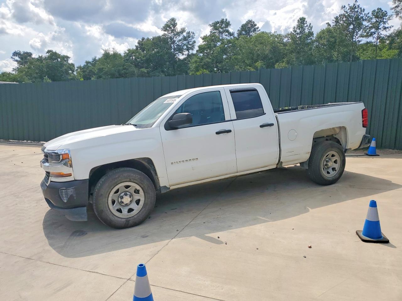 2018 Chevrolet Silverado 1500 Work Truck, VIN 1GCRCNEH1JZ309094 — Side