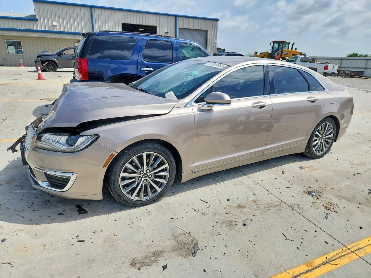 2020 Lincoln MKZ Standard, VIN 3LN6L5A95LR616983 — Front end