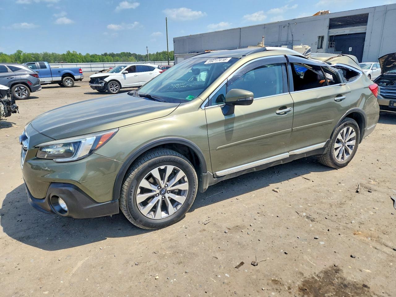 2018 Subaru Outback Touring, VIN 4S4BSETC8J3200271 — Roof