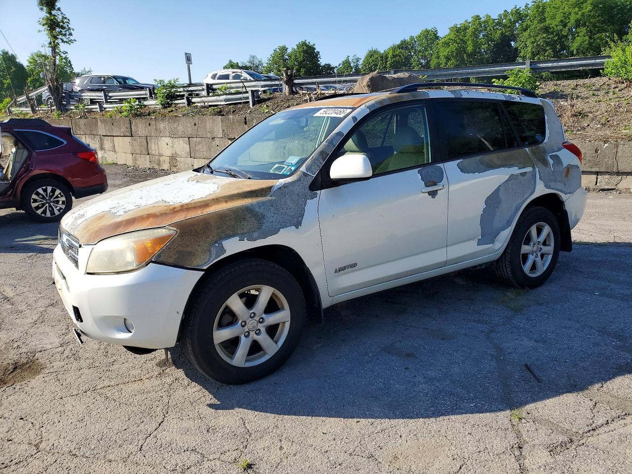 2008 Toyota RAV4 Limited, VIN JTMBK31VX85066116 — Front end