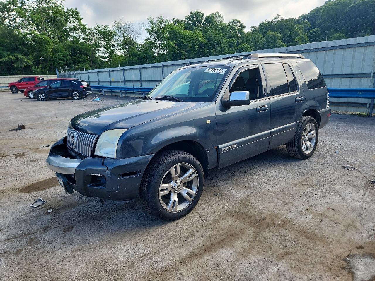 2010 Mercury Mountaineer Premier, VIN 4M2EN4JE8AUJ07214 — Front end