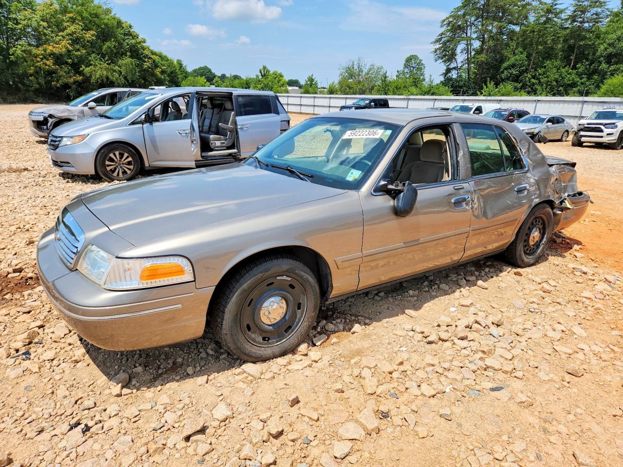 2003 Ford Crown Victoria Standard, VIN 2FAFP73W43X197121 — Rear end
